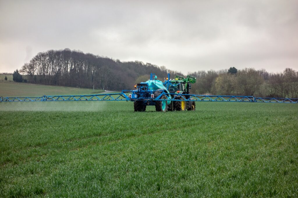 tractor, fertilizer, pesticide-4217686.jpg