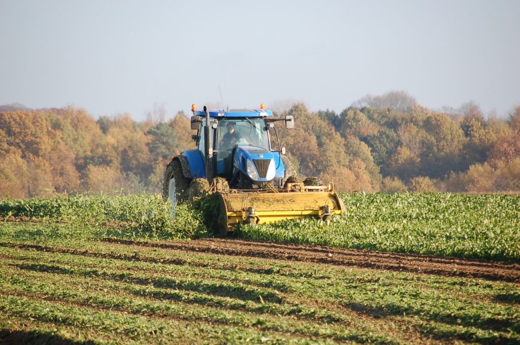 tractor, field, harvest-3071779.jpg
