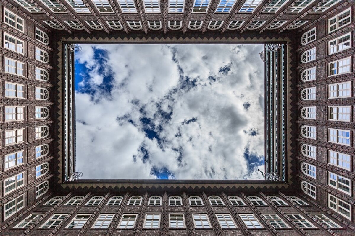 chilehaus, building, clouds-1115590.jpg